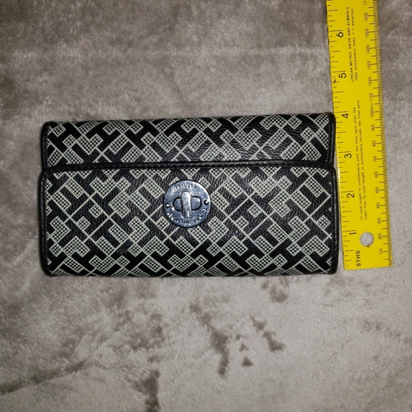 Tommy Hilfiger Women's Continental Checkbook Walle - Picture 4 of 7